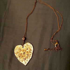 Gold tone heart necklace💛